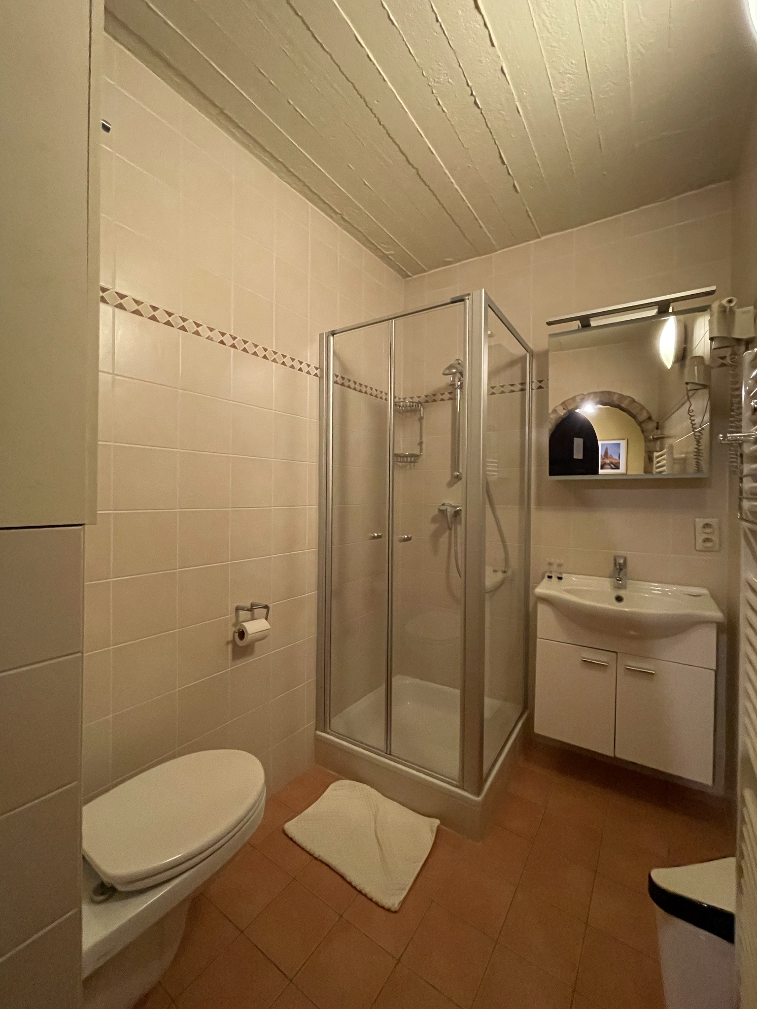 En-suite bathroom at Cityflats Leopold